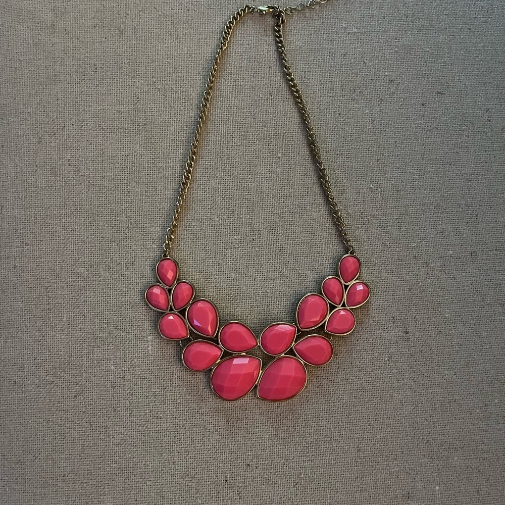 Hot pink statement necklace. Gold. 8.5” long